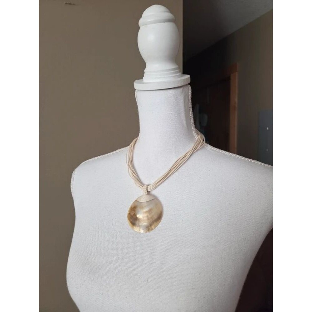 Large shell necklace